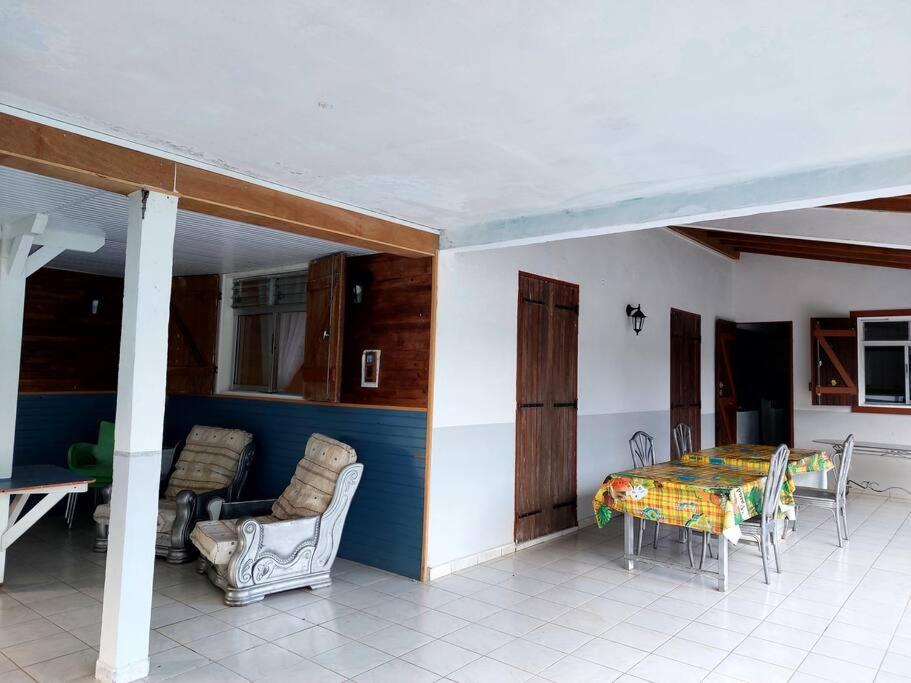 La Petite Maison, Spacieuse, Avec Jardin / Parking Sainte-Rose Exterior foto